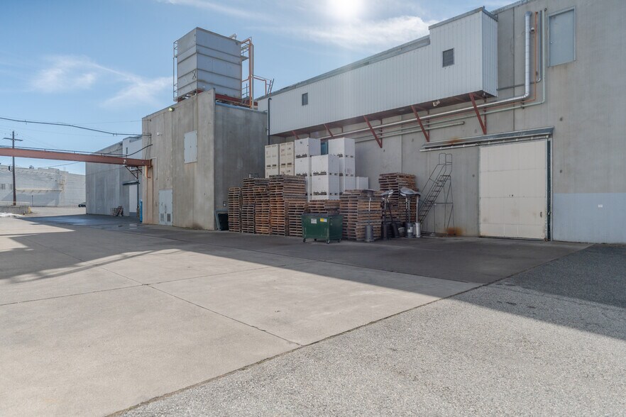 More Photos Of 135 Wapato Way, Manson Warehouse For Sale