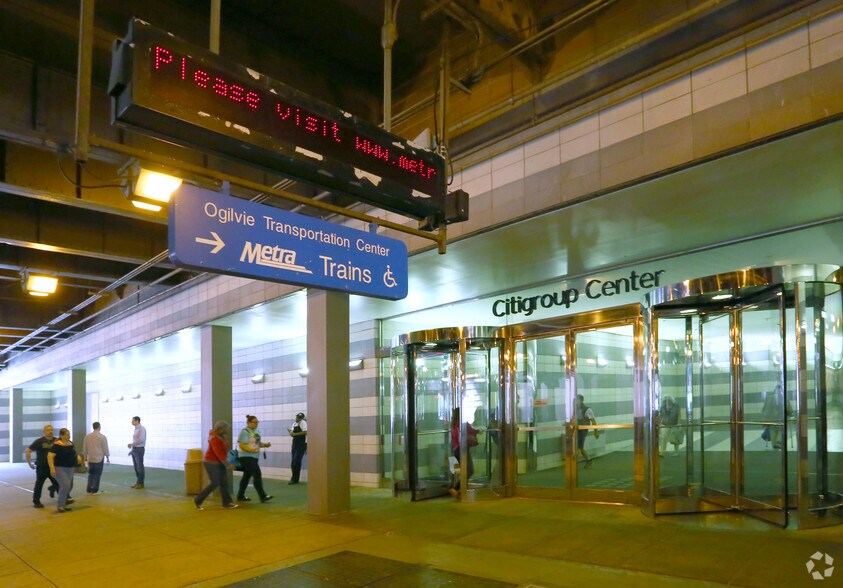 More Photos Of 130 N Jefferson St, Chicago Storefront Retail Office For Lease