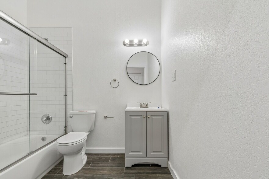 More Photos Of 6536 Lincoln Way N, Saint Petersburg Warehouse For Lease