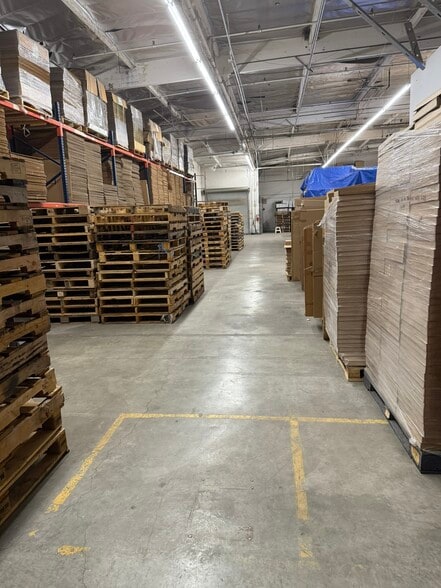 More Photos Of 9200 Gazette Ave, Chatsworth Warehouse For Lease