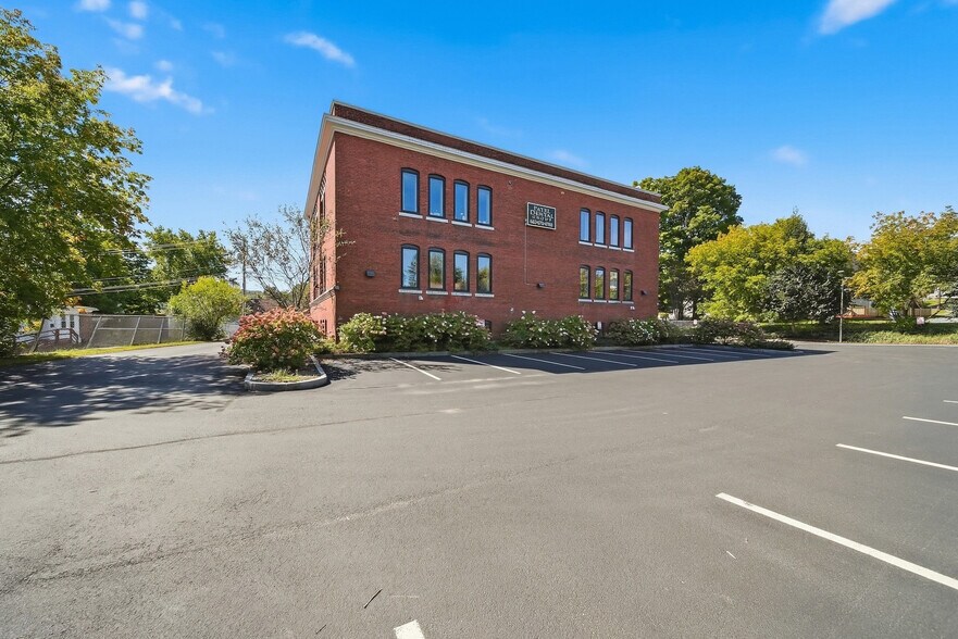 More Photos Of 11 Eldridge St, Lebanon Office For Lease
