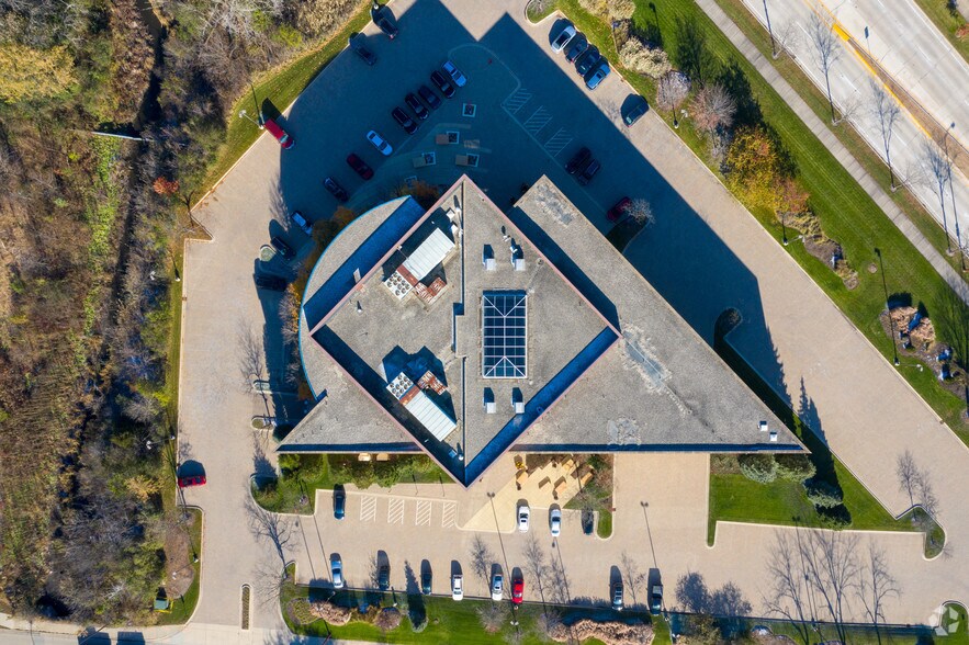 More Photos Of 600 N Buffalo Grove Rd, Buffalo Grove Office For Lease