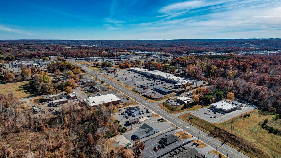 More Photos Of 247 W Kings Hwy, Eden Storefront Retail Office For Sale