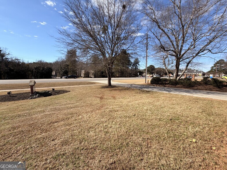 More Photos Of 1165 Cedar Shoals Dr, Athens Loft Creative Space For Sale