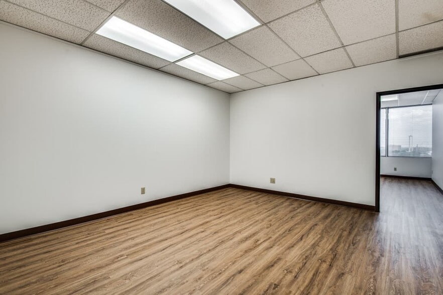 More Photos Of 2225 E Randol Mill Rd, Arlington Office For Lease