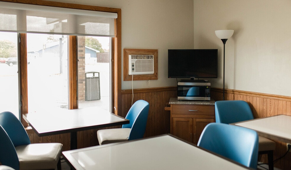 More Photos Of 921 N Lincoln Rd, Escanaba Hotel For Sale