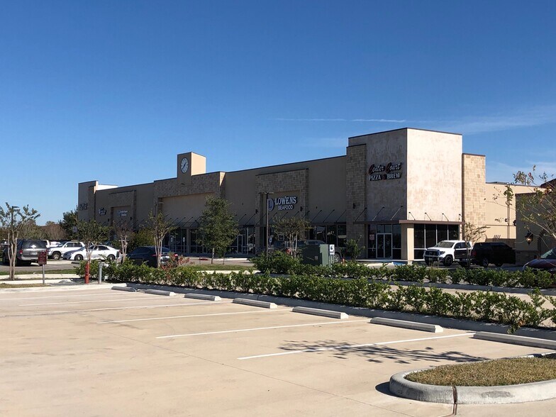 More Photos Of 2111 W Parkwood Ave, Friendswood Storefront Retail Office For Lease