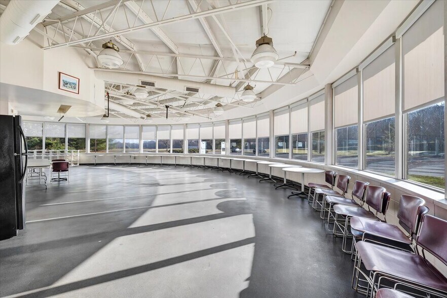 More Photos Of 17921 Main St, Buchanan Manufacturing For Sale