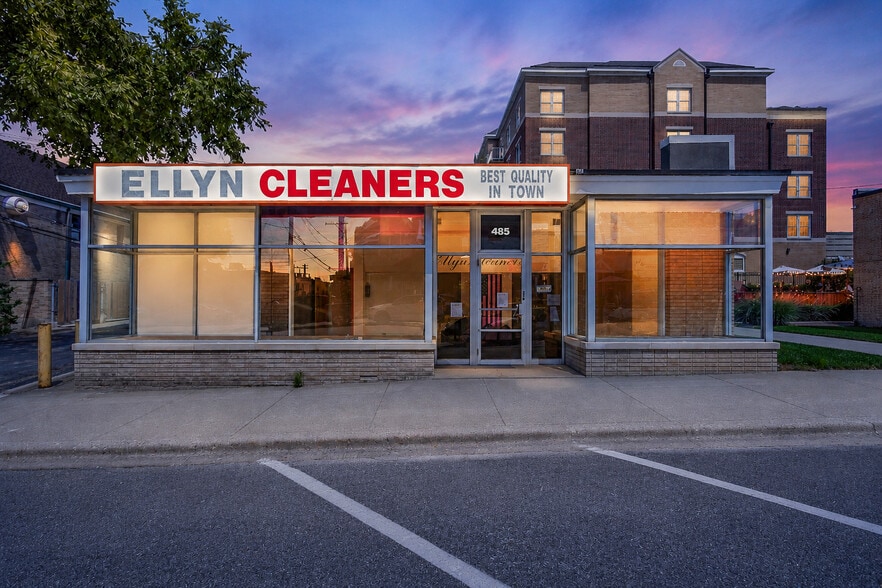 More Photos Of 485 Forest Ave, Glen Ellyn Storefront For Lease