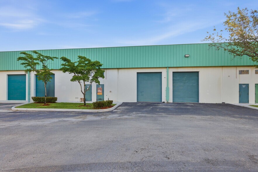 More Photos Of 731-745 Shotgun Rd, Sunrise Office For Sale