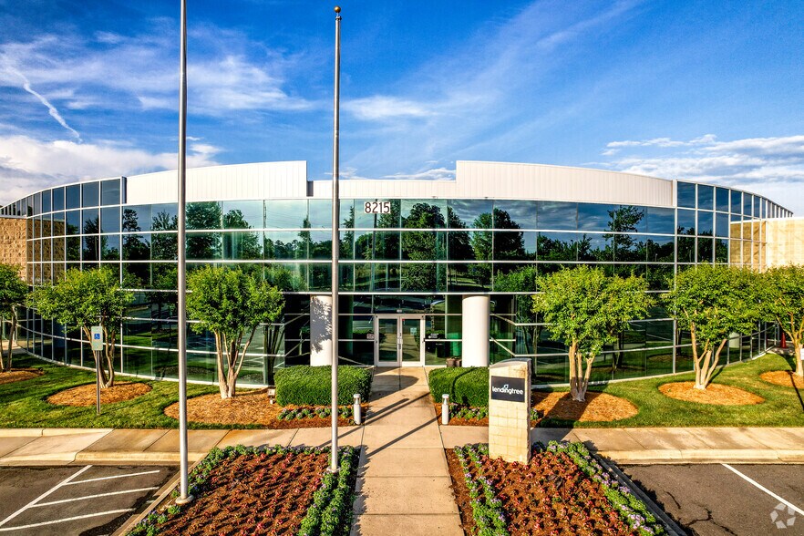 More Photos Of 8215 Forest Point Blvd, Charlotte Office For Lease