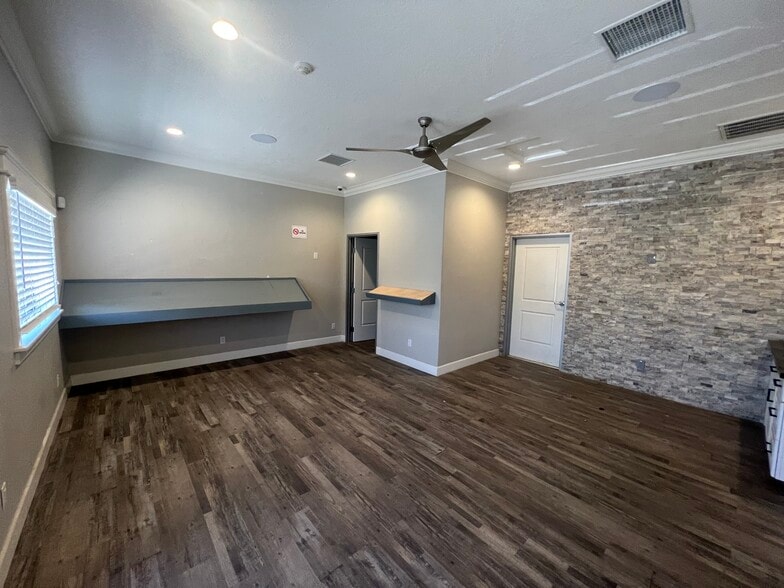 More Photos Of 16623 Yucca St, Hesperia Service For Lease