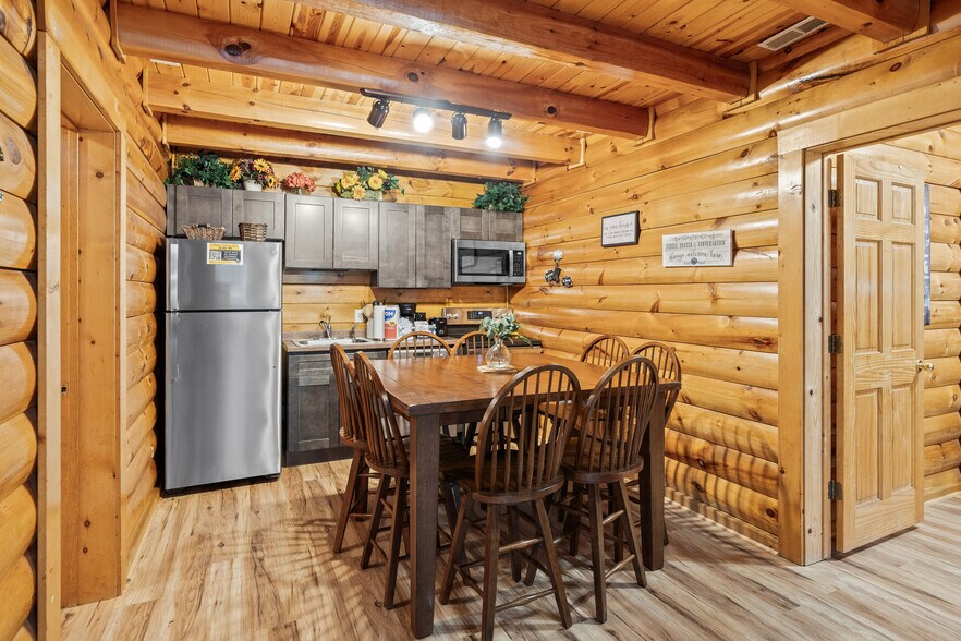 More Photos Of 4309 E Parkway, Gatlinburg Office For Sale