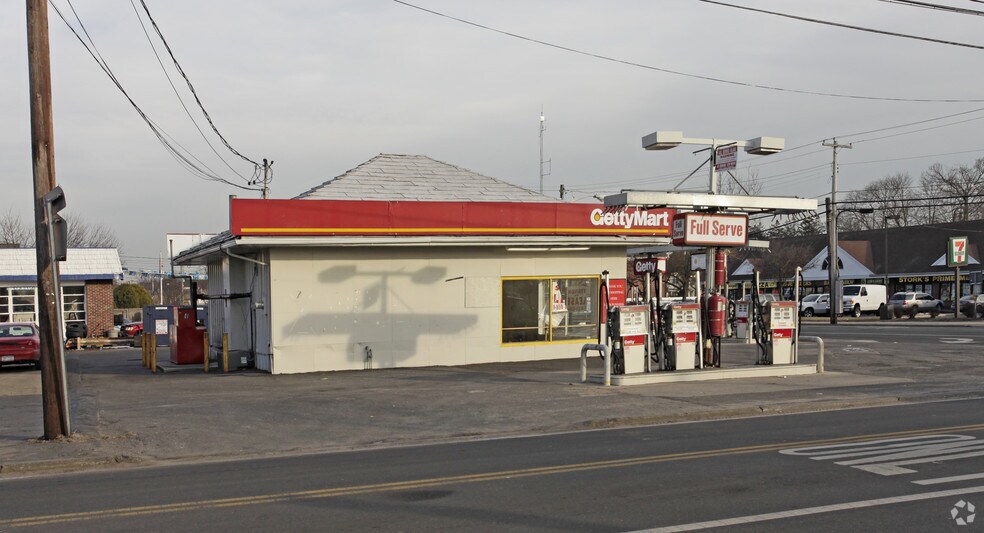 More Photos Of 1 E Main St, East Islip Unknown For Lease