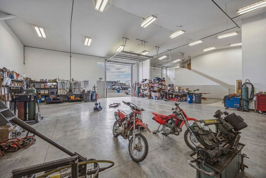 More Photos Of 2213 Henderson Loop, Richland Warehouse For Sale