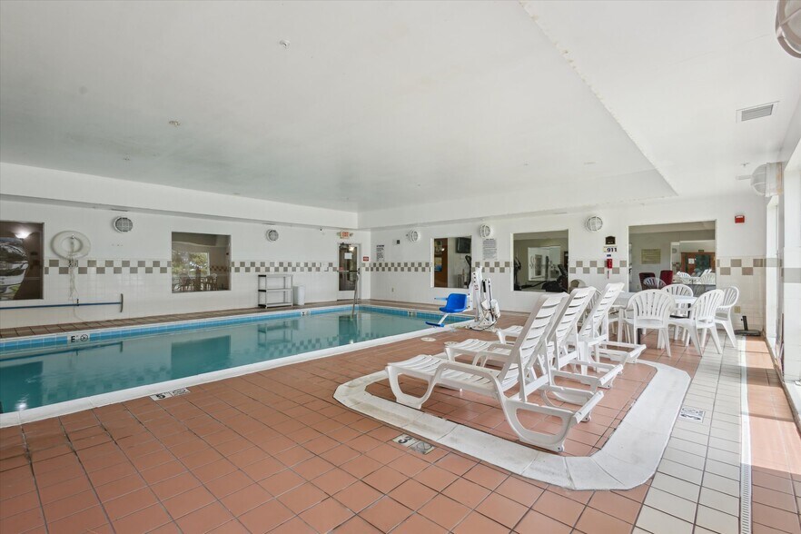 More Photos Of 2750 Fortune Cir W, Indianapolis Hotel For Sale