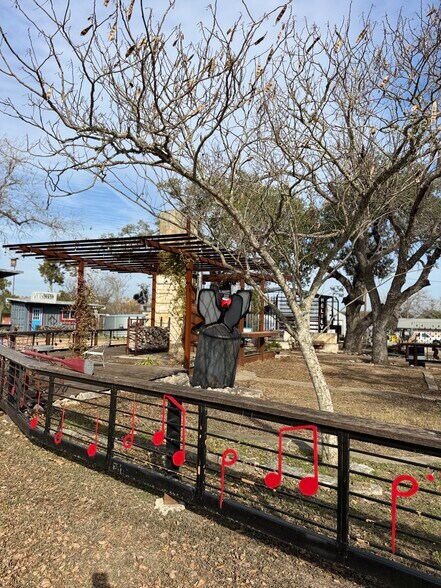More Photos Of 7080 W Highway 290, Dripping Springs General Retail For Lease