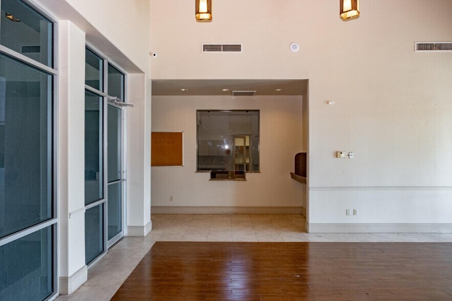 More Photos Of 8607 McPherson Rd, Laredo Office For Lease