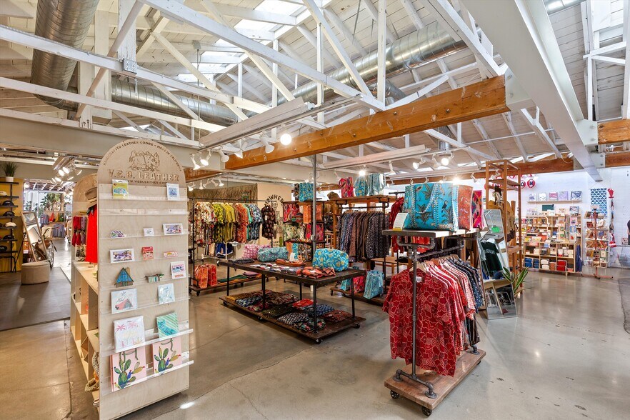 More Photos Of 383 N Indian Canyon Dr, Palm Springs Freestanding For Sale