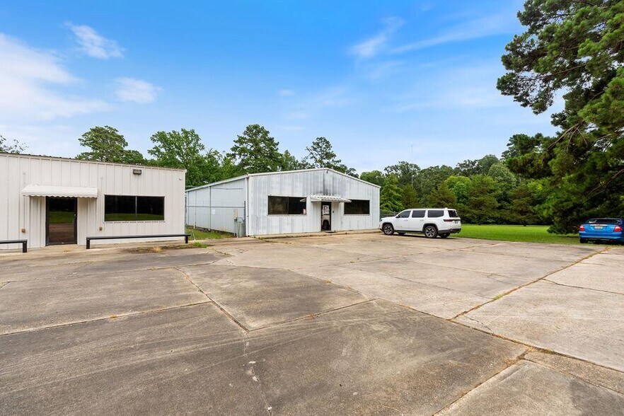 More Photos Of 2524 US Highway 96 N, Center Warehouse For Sale