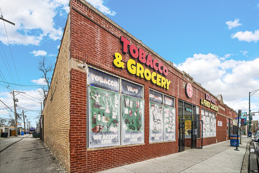 More Photos Of 5600-5612 W Division St, Chicago Storefront For Sale