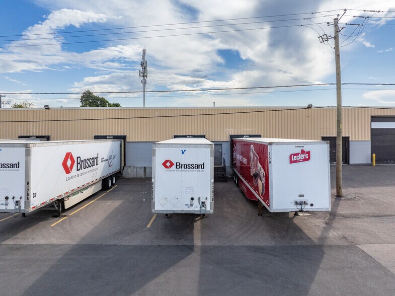 More Photos Of 650 Av Godin, Québec Warehouse For Lease