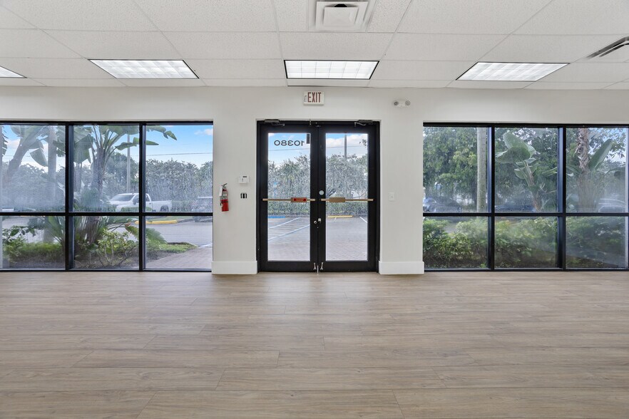 More Photos Of 10300-10380 NW 53rd St, Sunrise Distribution For Lease