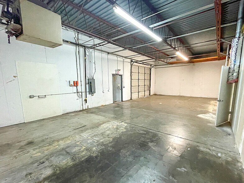 More Photos Of 5110-5124 S 95th Ave, Tulsa Light Distribution For Lease
