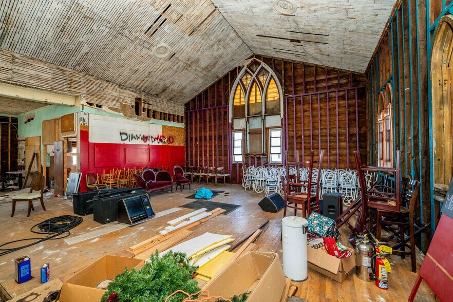 More Photos Of 266 Dartmouth St, New Bedford Restaurant For Sale