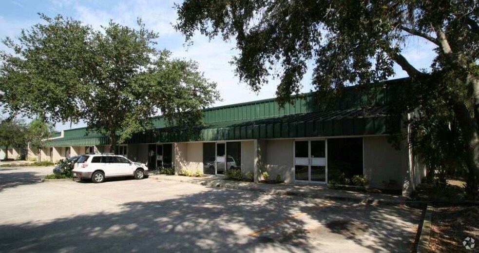 More Photos Of 1743 Independence Blvd, Sarasota Light Distribution For Lease