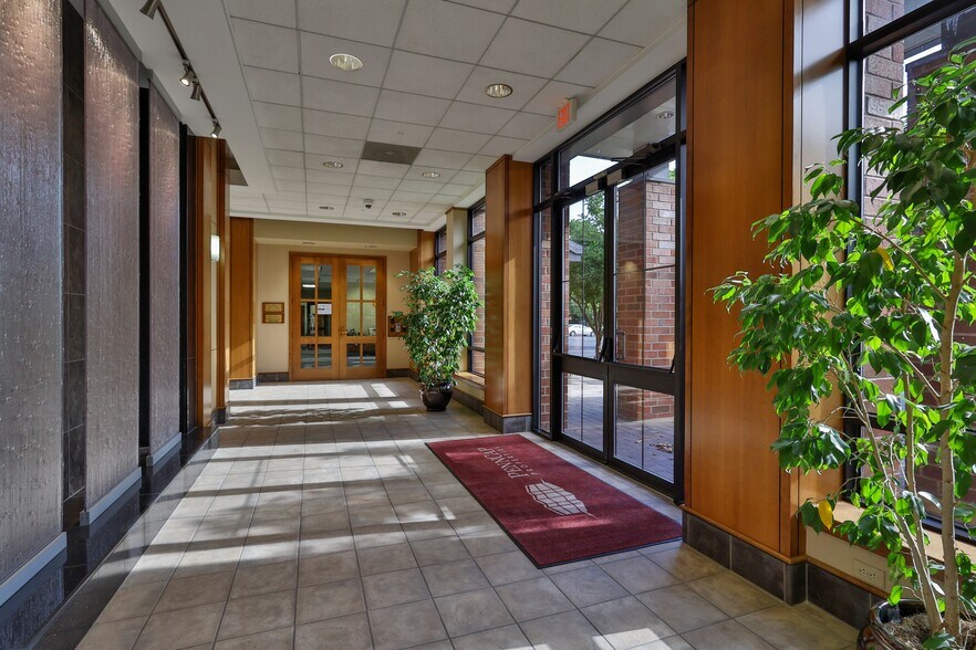 More Photos Of 1660 Valley Center Pky, Bethlehem Office For Lease