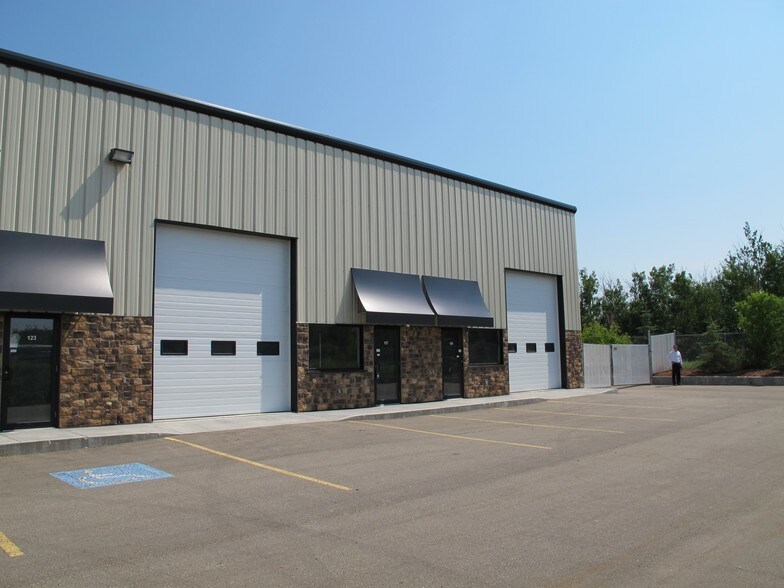 More Photos Of 11121 83rd Ave, Fort Saskatchewan Warehouse For Lease