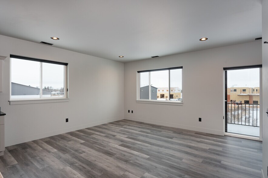 More Photos Of 203 Fletching Way, Belgrade Flex For Sale