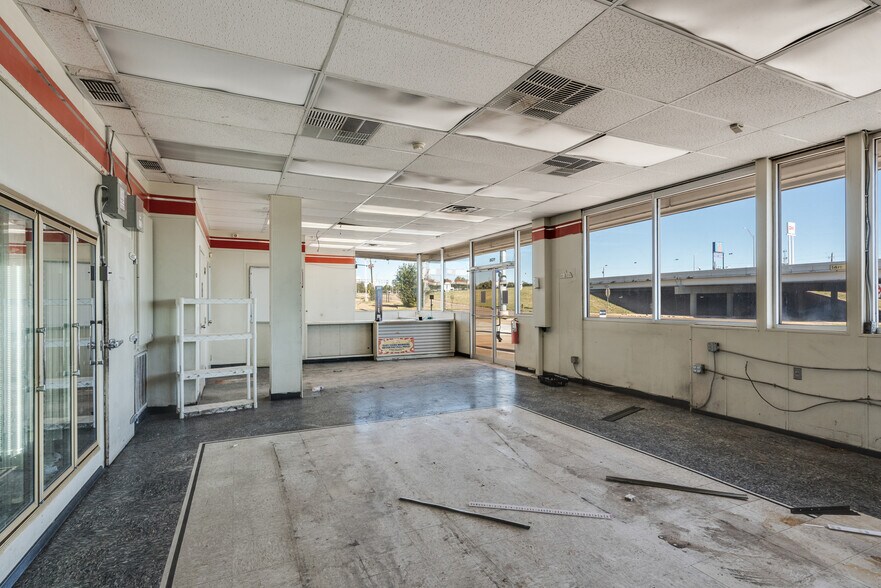More Photos Of 1136 Central Fwy, Wichita Falls Service Station For Sale