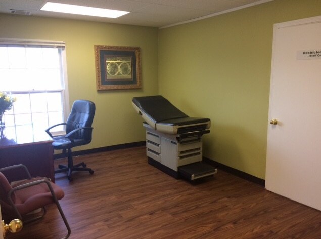 More Photos Of 1939 Goldsmith Ln, Louisville Medical For Lease