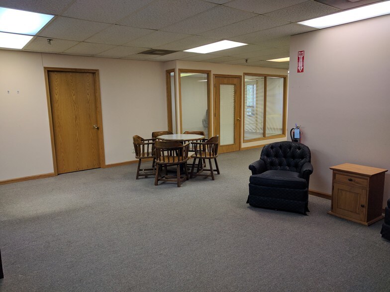 More Photos Of 400 N Schmidt Rd, Bolingbrook Office For Lease