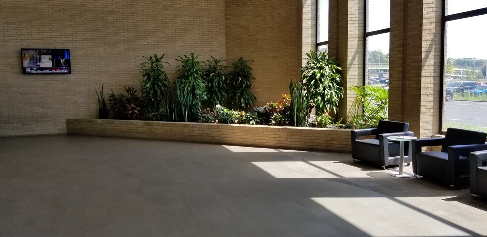 More Photos Of 101 Plaza East Blvd, Evansville Office For Lease