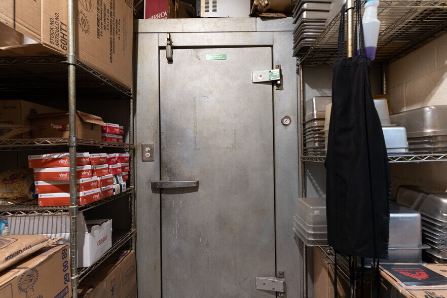 More Photos Of 1401 S Morley St, Moberly Restaurant For Sale