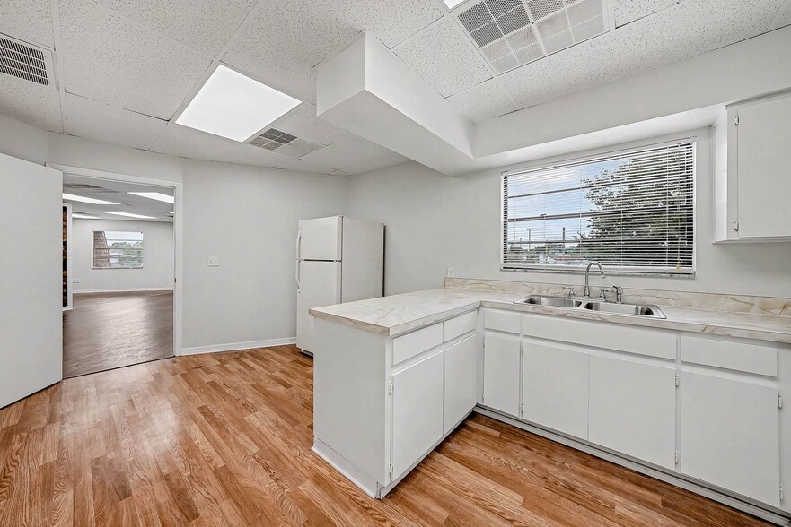More Photos Of 4427-4439 Gunn Hwy, Tampa General Retail For Lease