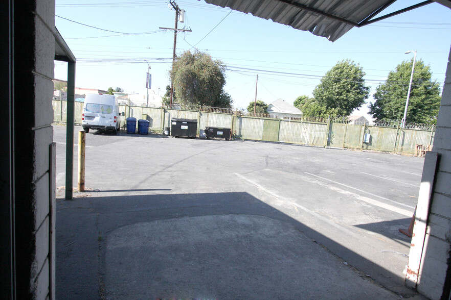 Primary Photo Of 940 E Jefferson Blvd, Los Angeles Warehouse For Lease