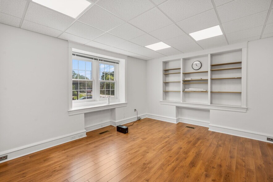 More Photos Of 3519 E Main St, Morgantown Office Residential For Lease