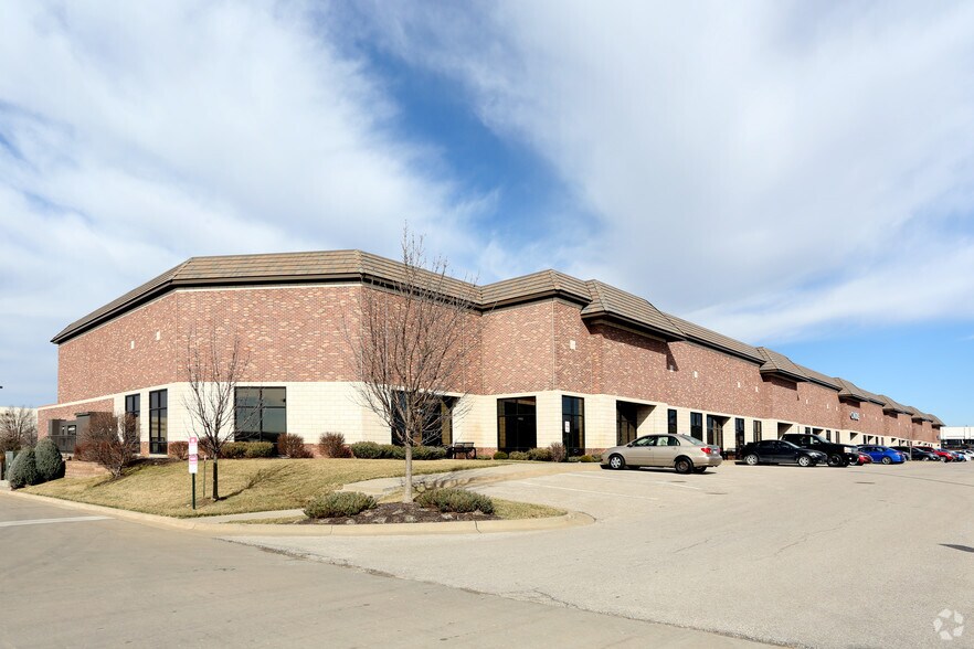 Primary Photo Of 10000-10098 Lackman Rd, Lenexa Flex For Lease