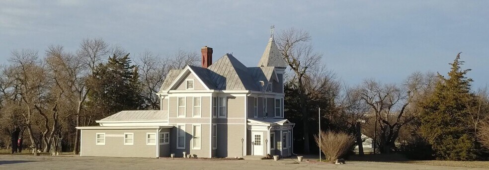 More Photos Of 1921 Front St, Beatrice Flex For Sale