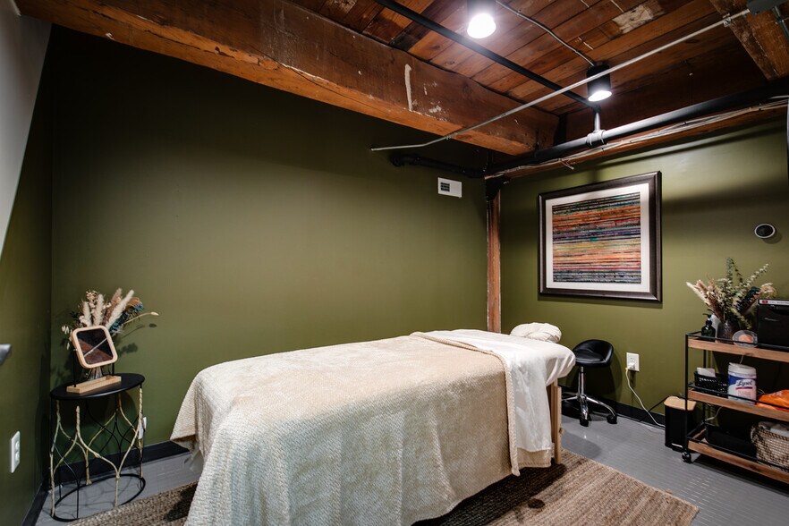 More Photos Of 13 S 13th St, Richmond Office Residential For Sale