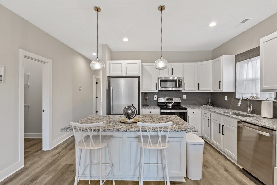 More Photos Of 726 Veronica Pl, Jeffersonville Hospitality For Sale