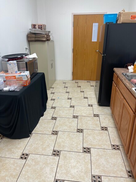 More Photos Of 3305 W Division St, Chicago Office For Lease