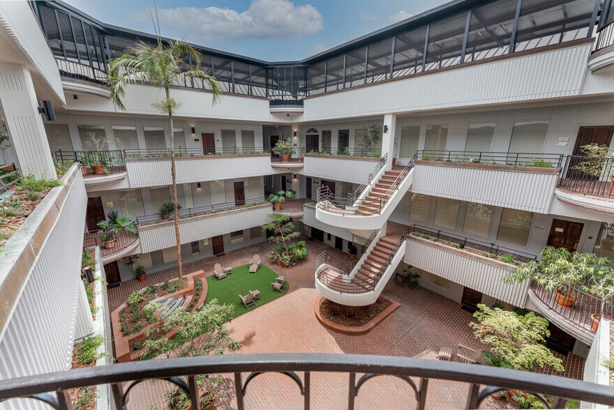 More Photos Of 1800 2nd St, Sarasota Office Residential For Lease