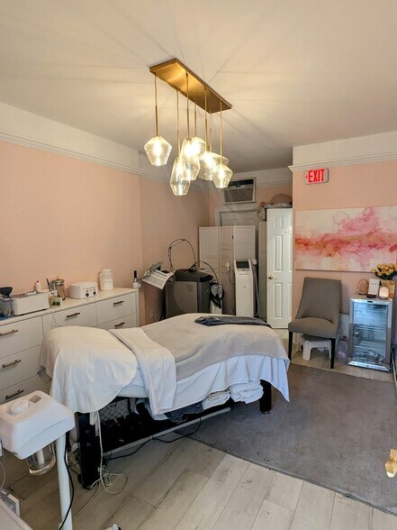 More Photos Of 320 Sea Cliff Ave, Sea Cliff Storefront Retail Residential For Lease