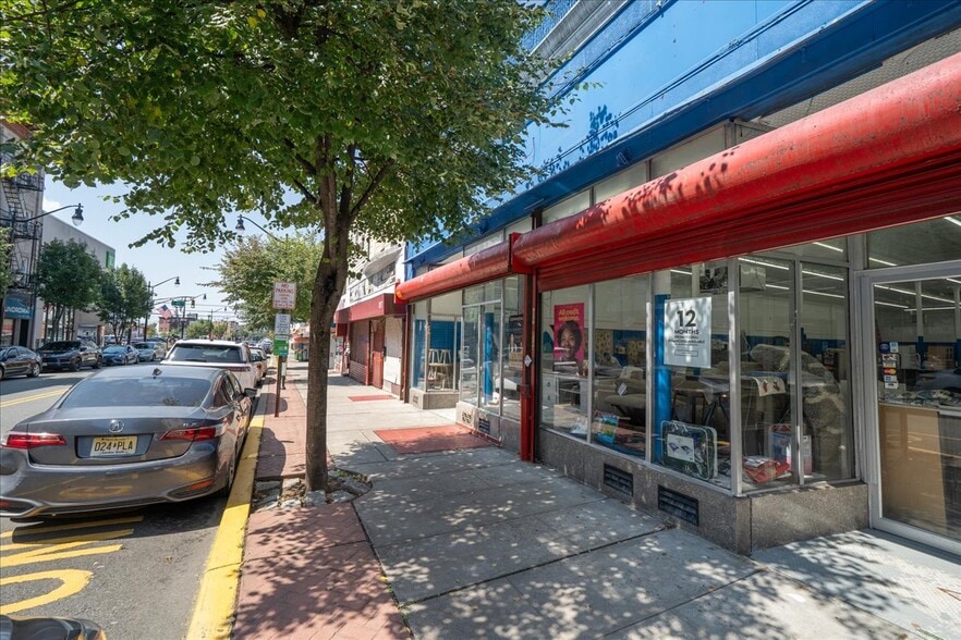 More Photos Of 821 Summit Ave, Union City Storefront For Lease