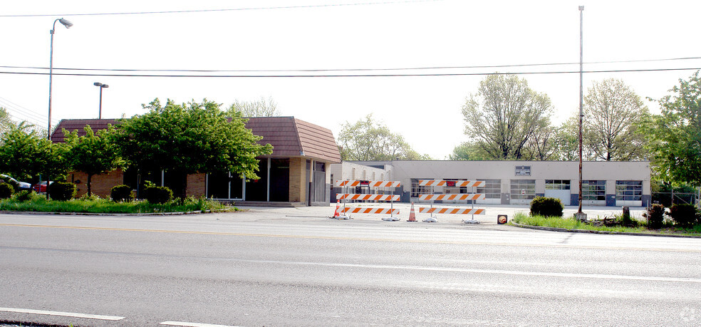 Primary Photo Of 4423 N Shadeland Ave, Indianapolis Distribution For Sale